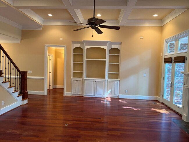 Building Photo - Luxury Living: 4 Bedroom home in Chapel Hill w/ spacious interior | 2 Year Lease Term
