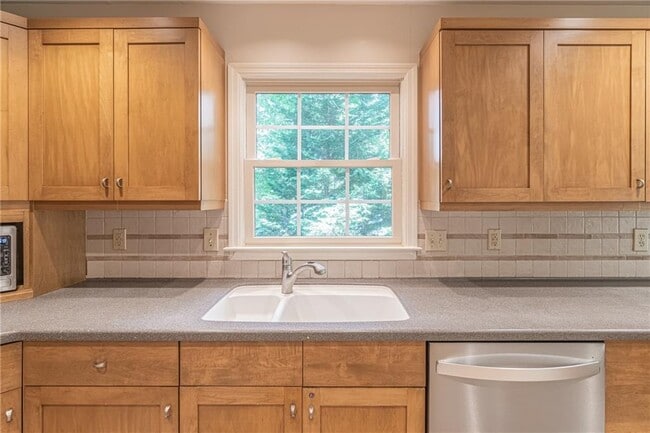 Building Photo - 1610 Branch Valley Dr