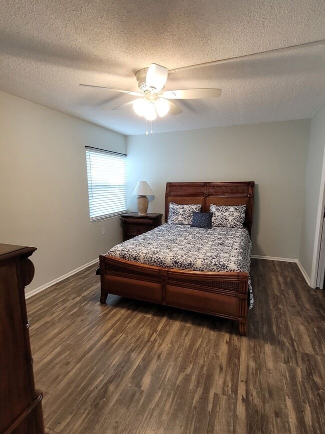 Building Photo - Charming 2-Bedroom, 2-Bathroom Condo in Wi...