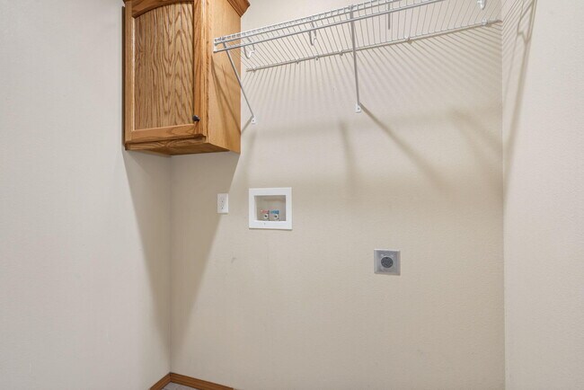 Building Photo - 717-719 E Watermill Cir