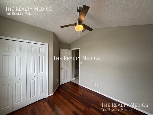 Building Photo - 833 Brightview Dr
