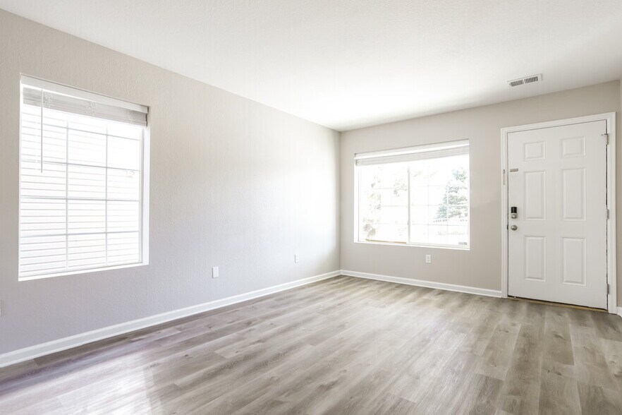 Building Photo - 2235 Coach House Loop