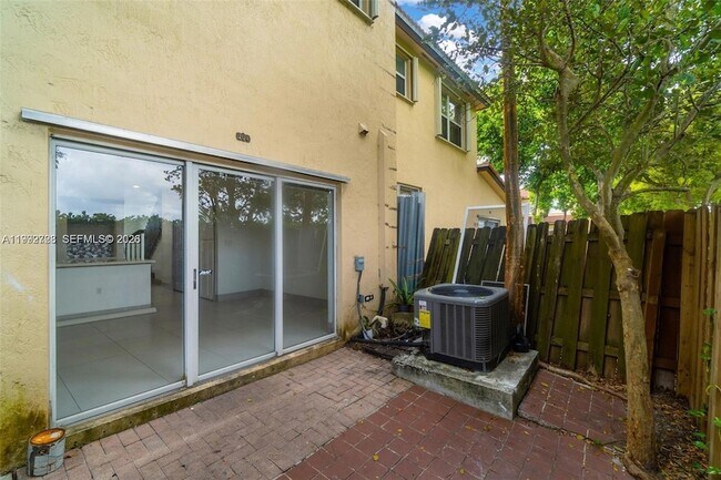 Building Photo - 1720 NE 33rd Ave