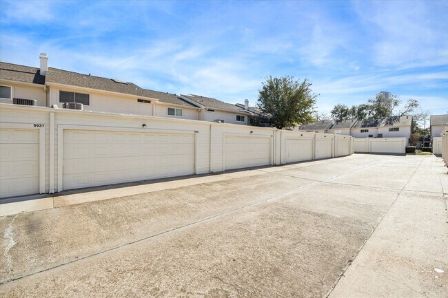 Building Photo - 5933 Woodway Place Ct