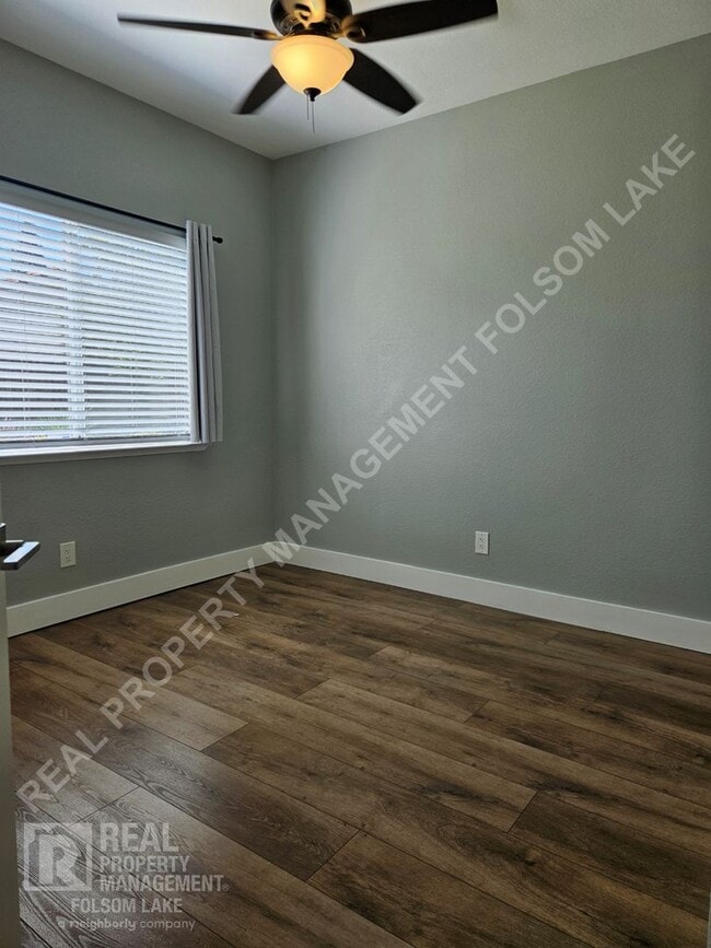 Building Photo - Well Maintained Folsom Home with RV Parkin...