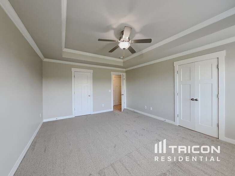 Building Photo - 4941 Kingdom Dr