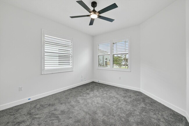 Building Photo - 12347 SW Compass Pt Dr