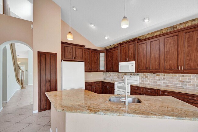 Building Photo - Amazing 4 Bedroom, 3 Bath home plus large 21'x11' loft located in Parkland Isles!