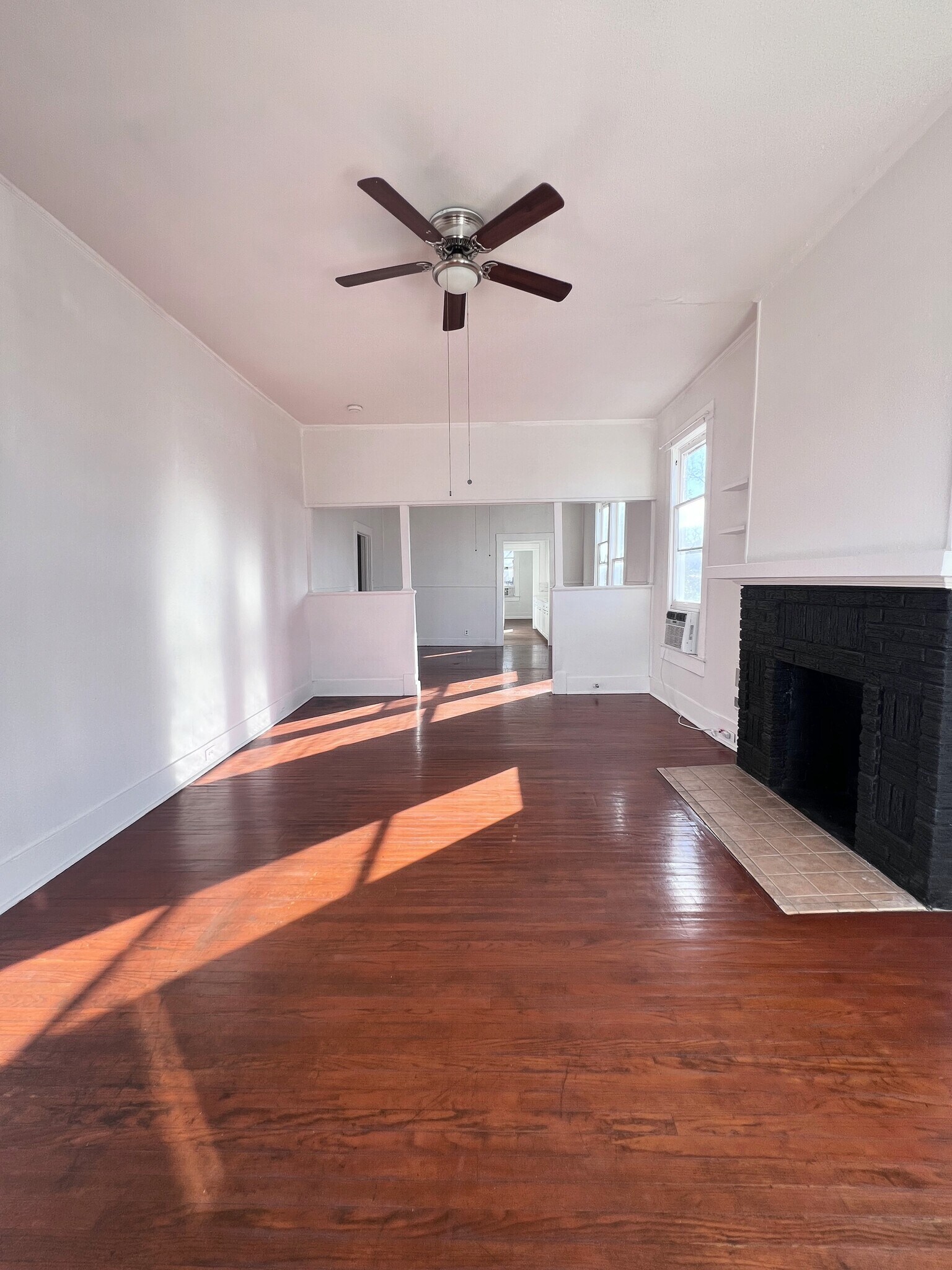 Building Photo - 420 W Magnolia Ave