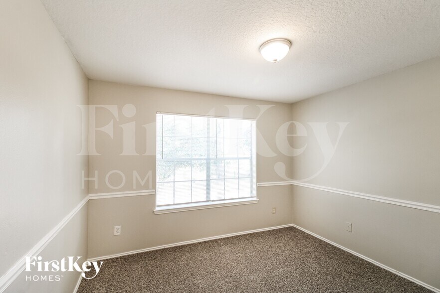 Building Photo - 19911 Black Canyon Dr