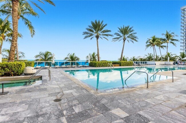 Building Photo - 2711 S Ocean Dr