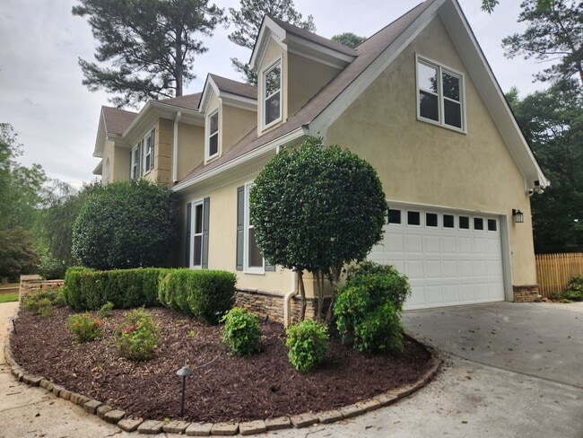 Building Photo - Executive Rental in Lake Redwine Community, 4 Bedrooms and 2.5 Baths 2 Car Garage - Newnan, GA