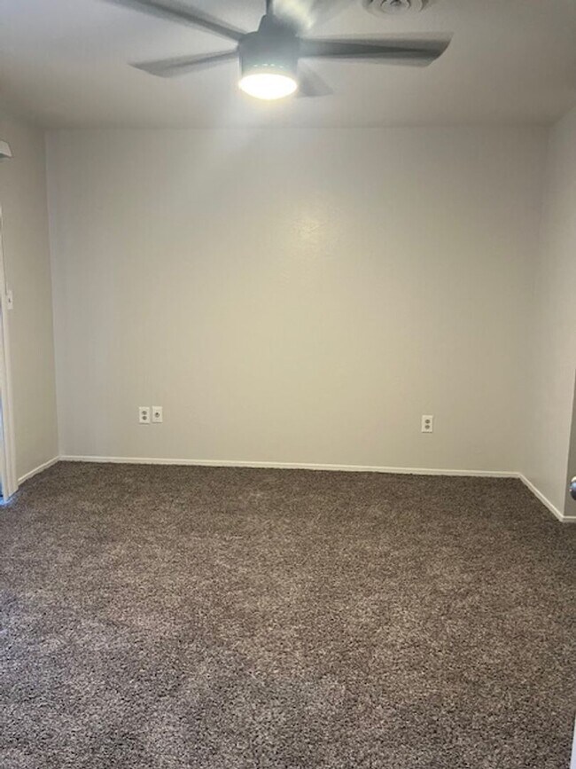 Building Photo - SH6012C