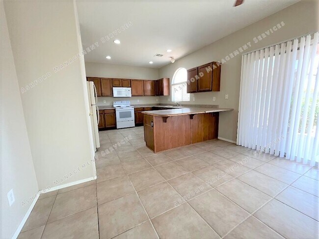 Building Photo - 2417 S 90th Glen