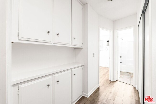 Building Photo - 2242 S Bentley Ave