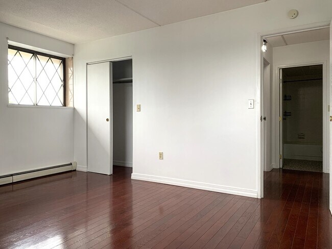 Building Photo - 301 Lowell St