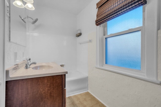 Building Photo - 1644 McFarland Rd