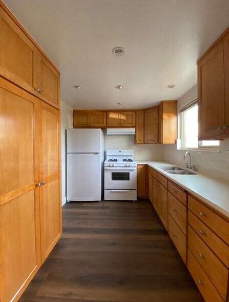 Building Photo - 7928 Virginia St