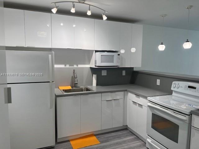 Building Photo - 1600 NE 114th St