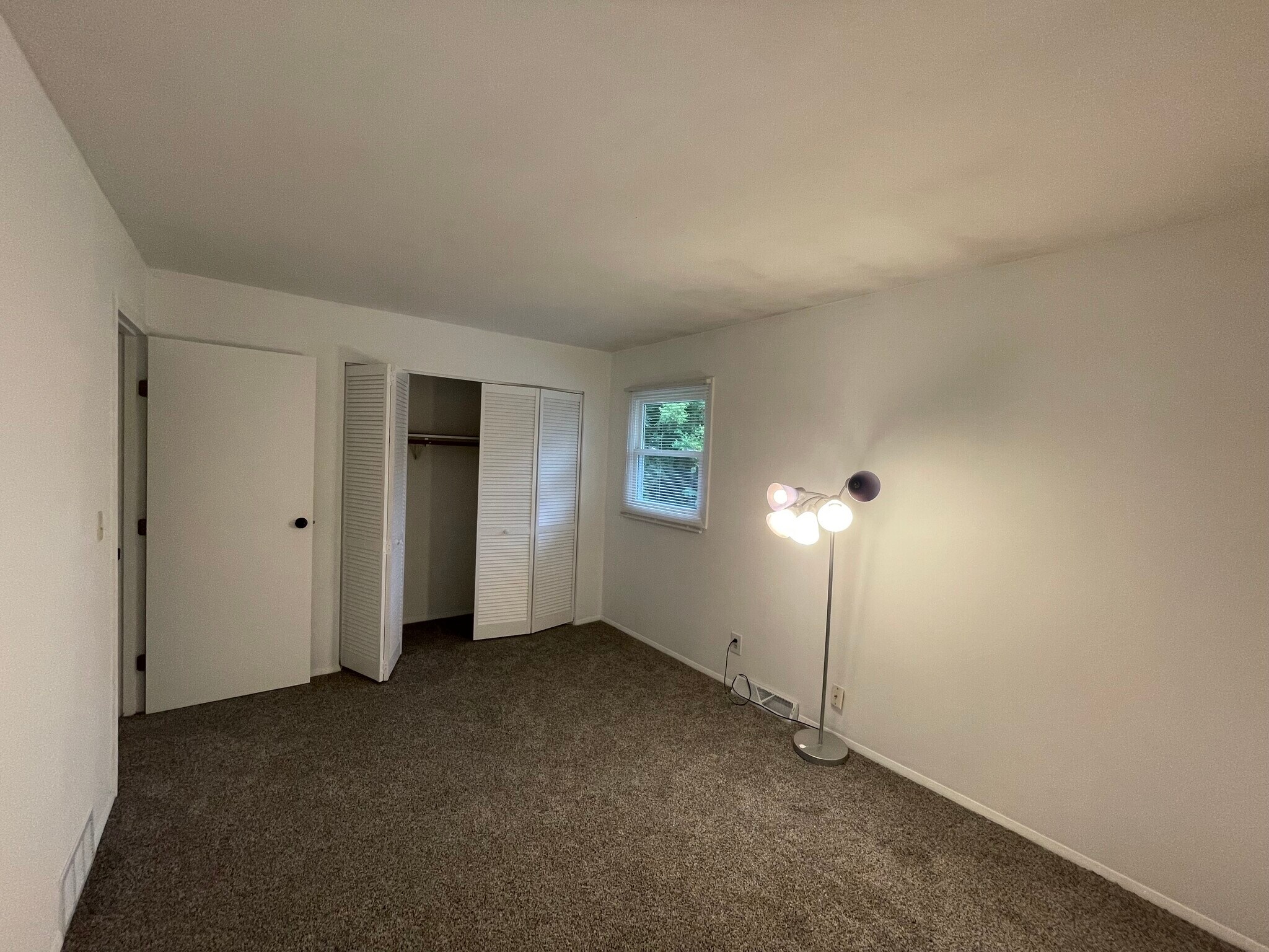 Building Photo - 831 Badger Ln