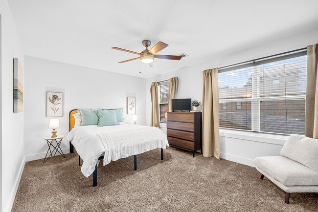 Building Photo - Large 3 Bedroom 3 1/2 Bath Condo For Rent ...
