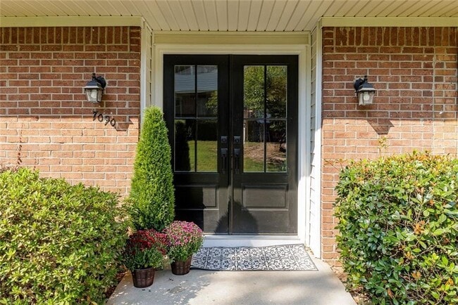 Primary Photo - 7090 Stonington Dr NE