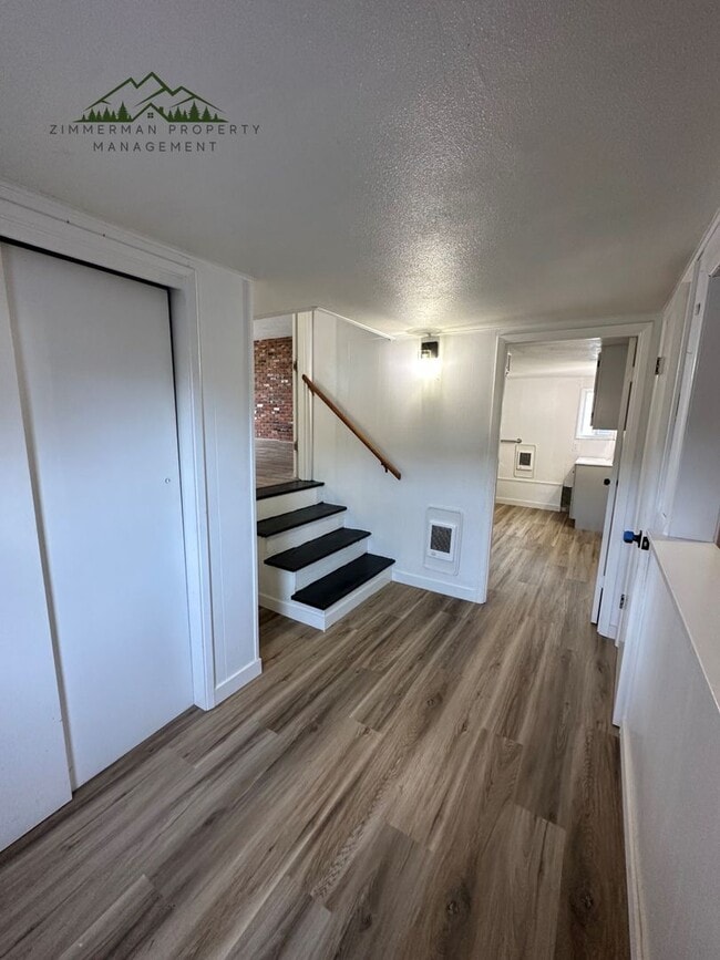 Building Photo - 32513-32515 Coburg Bottom Loop Rd