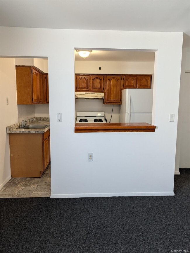 Building Photo - 53-52-83 72nd Pl