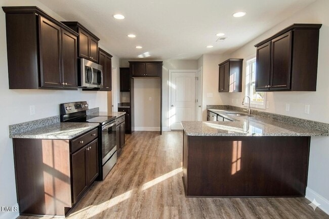 Building Photo - 918 Uplands Ln