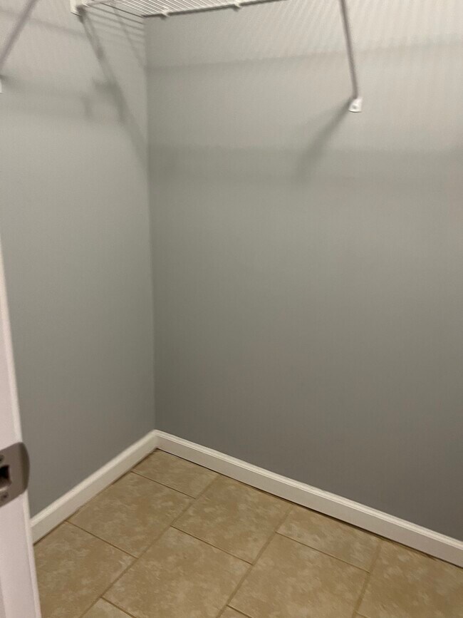 Building Photo - 43 Finch Dr SE