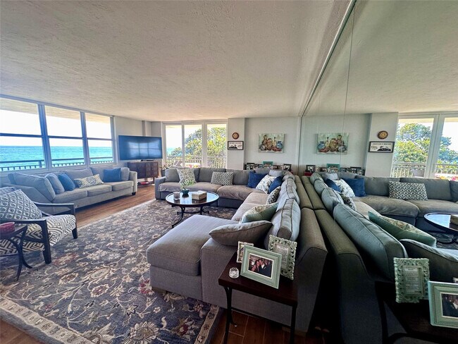 Building Photo - 1147 Hillsboro Mile