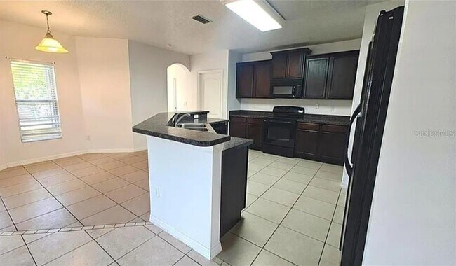 Building Photo - 460 Nadeau Way