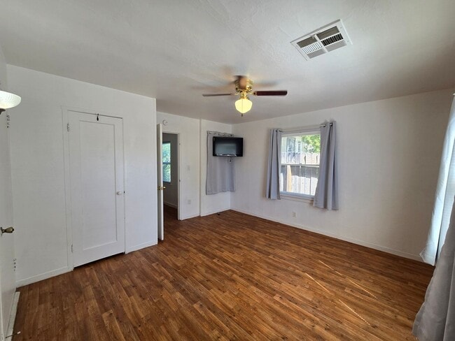 Building Photo - 607 Avenue G