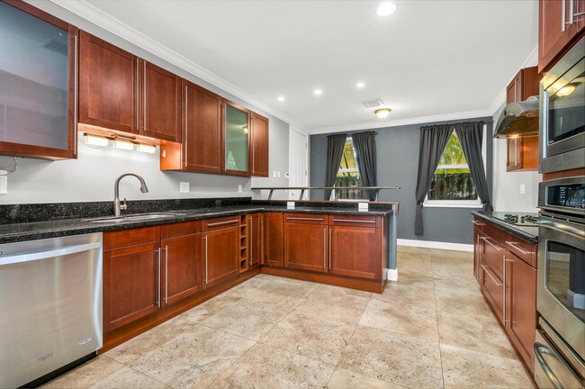 Building Photo - 486 SW 5th St