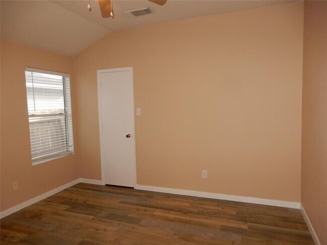 Building Photo - 941 Leadenhall Cir