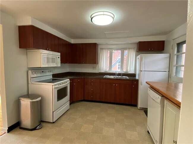 Building Photo - 307 Roup Ave