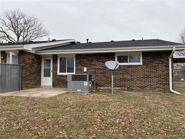 Building Photo - 14901 Dutchmans Dr