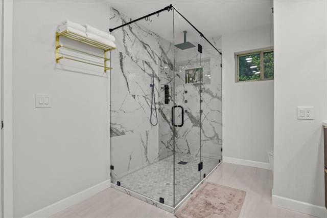 Building Photo - 1916 Shorewood Dr