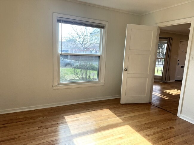 Building Photo - 221 E Griffith Way