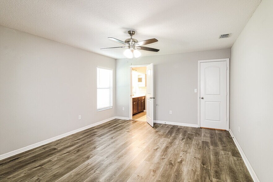 Building Photo - 6519 Redbay Dr