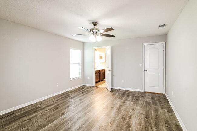 Building Photo - 6519 Redbay Dr