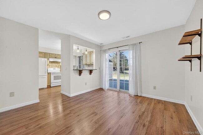 Building Photo - 1306 Nutmeg Dr