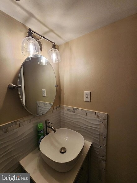 Building Photo - 8030-8000 Ditman St