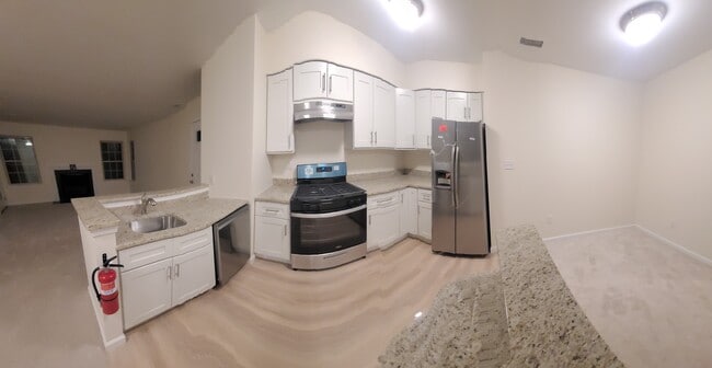 Building Photo - 27 Lear Ct