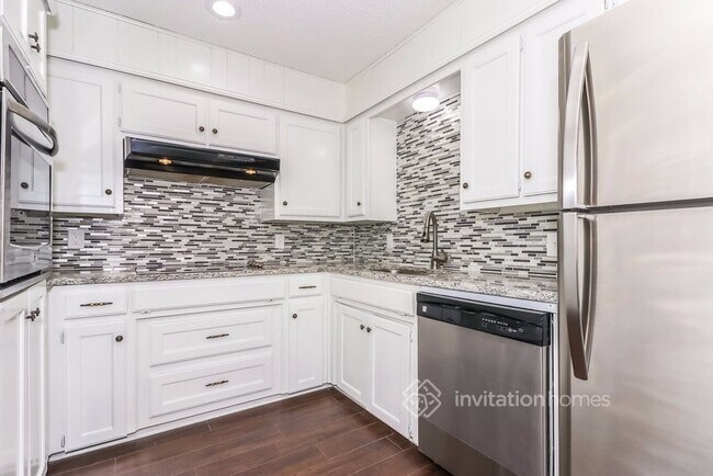Building Photo - 713 Ridgewood Cir