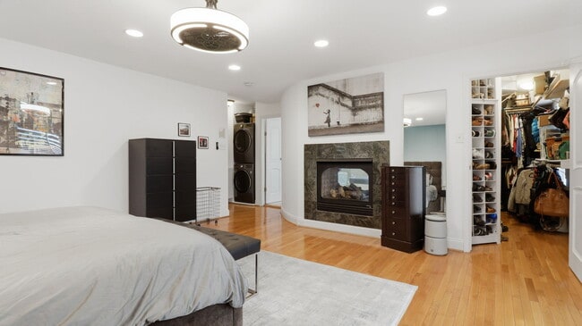 Building Photo - 30 Longfellow St NE