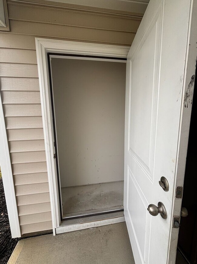 Building Photo - Upgraded 3 Bed, 2 Bath Pet-Friendly Home w...