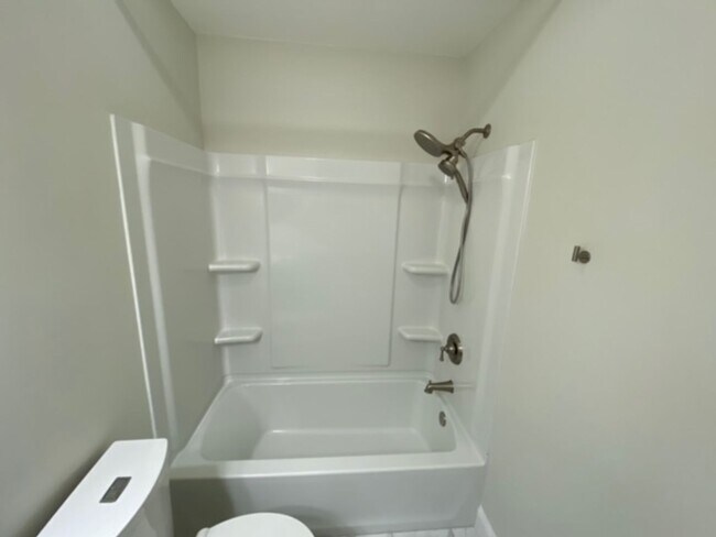 Building Photo - 5123 Singleton Dr