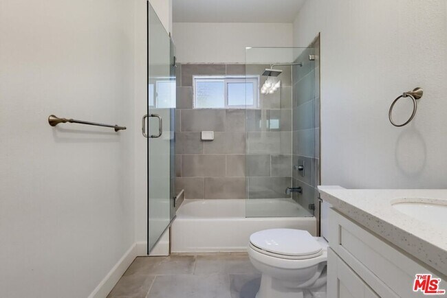Building Photo - 3528 Mesquite Dr