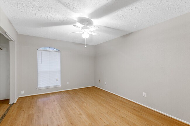 Building Photo - 2423 Spring Dusk Ln